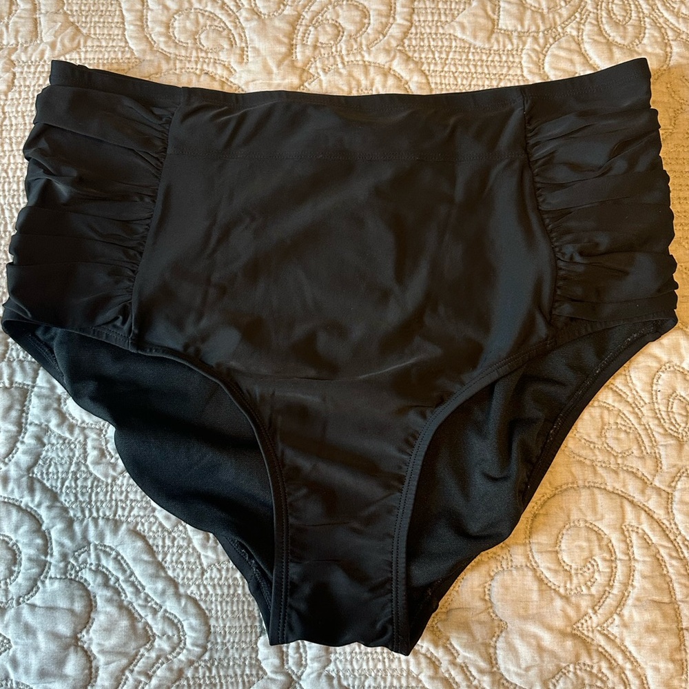 Gently Worn Black Ruched Side Swim Bottoms